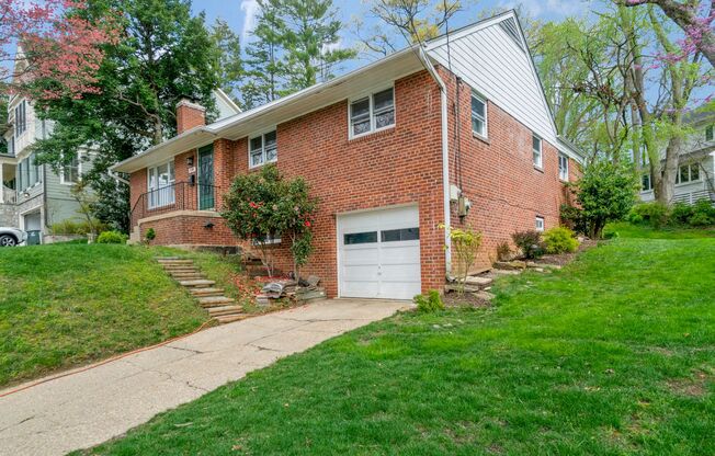 3 BD 3 BA Mid-century Ranch in Arlington