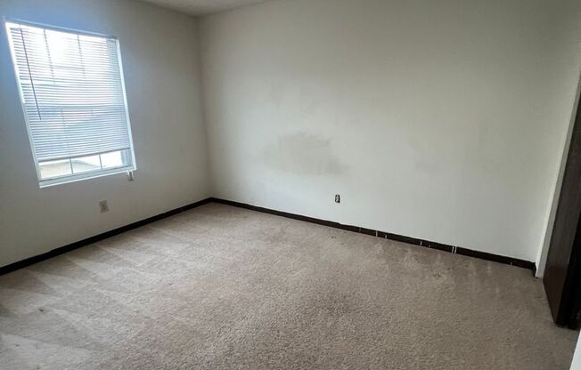 2 beds, 1 bath, $900, Unit Building A--unit C