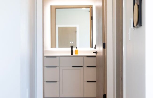 1 bed, 1 bath, 560 sqft, $1,395, Unit 405