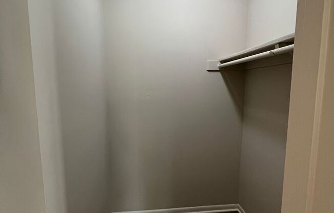 2 beds, 1 bath, 978 sqft, $2,455, Unit 01-01-05