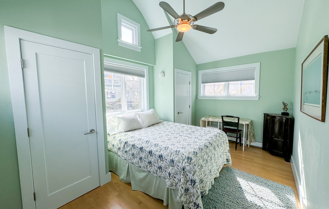 3 HOWLAND ST