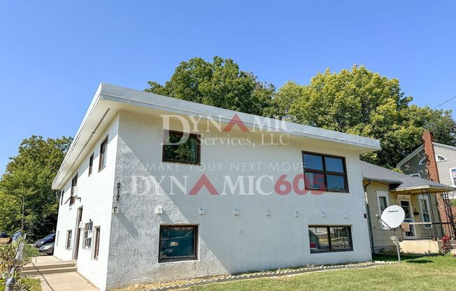 1BD/1BA Garden Level Apartment in 6-Plex