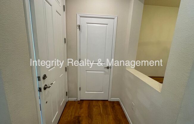 3 Bed/2.5 Bath Townhome, 1588 sq ft, 598 E Dry Creek Pl