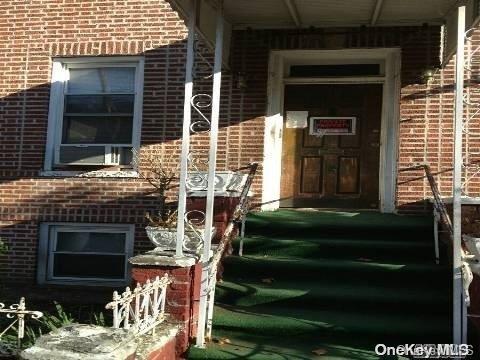 2 beds, 1 bath, 3,250 sqft, $2,800