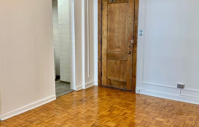 Studio, 1 bath, 300 sqft, $1,365, Unit 530-512