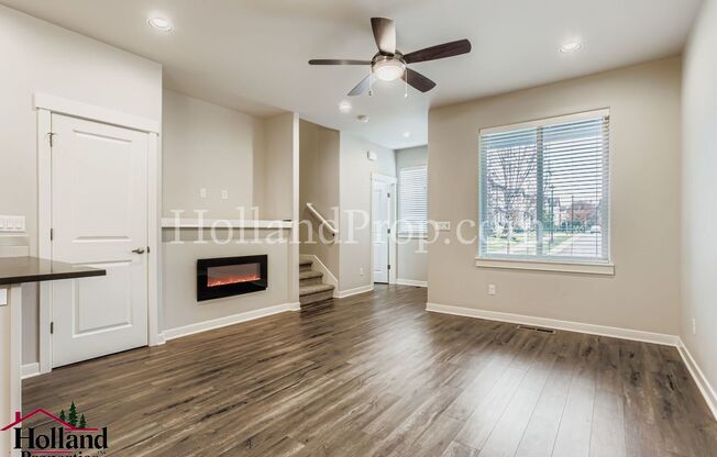 Beautiful Townhome with an Attached Garage in South East Hillsboro!