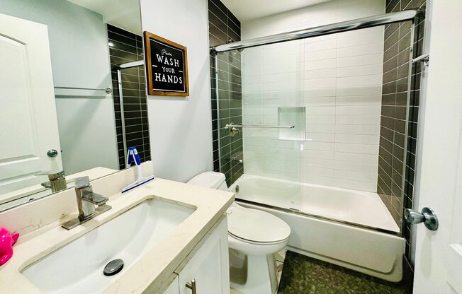 232 E 27 ST