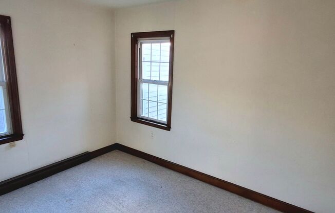 2 beds, 1 bath, $995, Unit Apt. 202