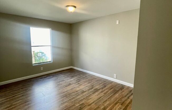 2 beds, 1 bath, 900 sqft, $1,000