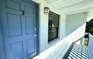 Renovated 2 Bedroom / 1 Bathroom Apartment