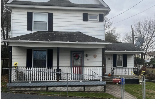 Very Large 4 Bed/1 Bath - Single Family Home in South Scranton - $1600/Month