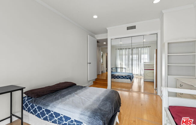 1260 S BEVERLY GLN BLVD