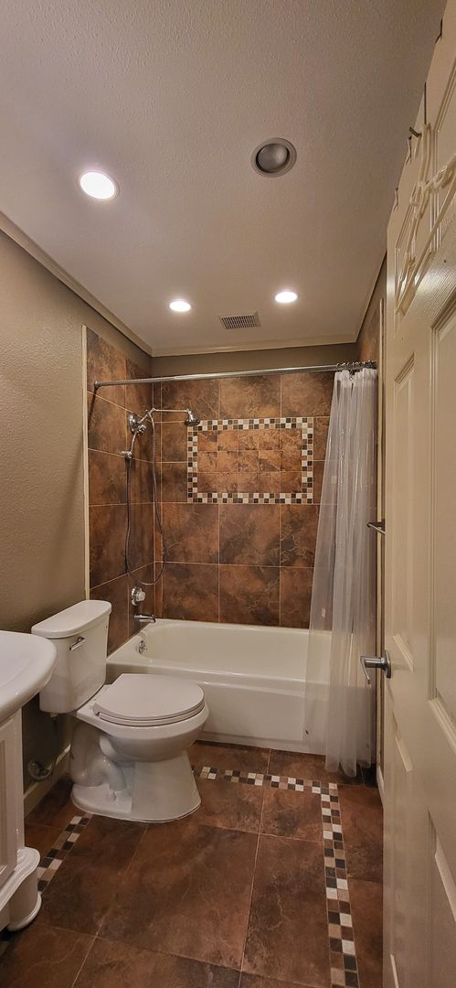 Vallejo Studio available for rent in excellent location over looking Dan Foley Park