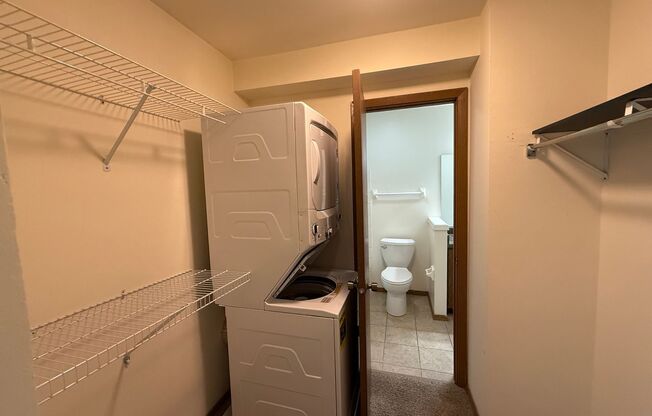 2 beds, 1 bath, 965 sqft, $1,615, Unit 7502CA