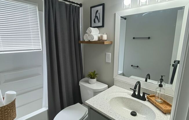 3 beds, 1.5 baths, 1,098 sqft, $1,425, Unit O03