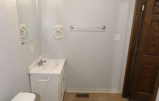 2 beds, 1 bath, $800