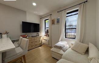 254 W 15 ST