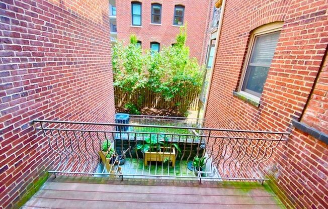 1 bed, 1 bath, $2,300