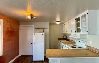 Renovated Adorable 2 bedroom duplex in great Westside location!