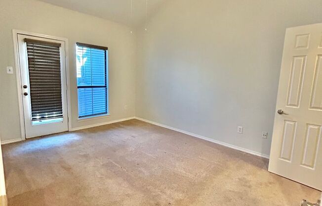 2 beds, 1 bath, $1,450, Unit # 517