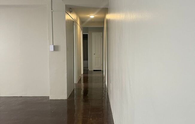 2 beds, 1 bath, 820 sqft, $1,300, Unit 03C