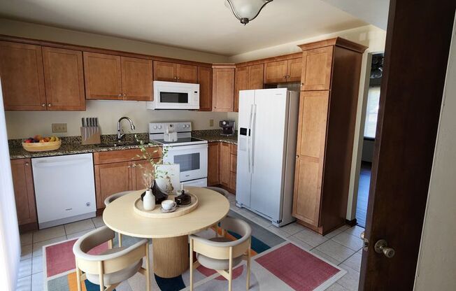 2 beds, 1.5 baths, 907 sqft, $1,400, Unit 17D
