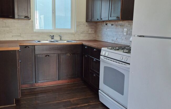 RECENTLY REDUCED!!! Great 2-Bedroom. MUST SEE!!