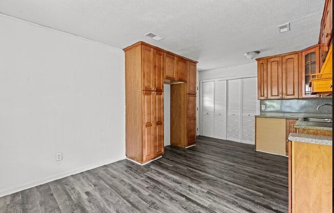 3 beds, 1 bath, $1,250