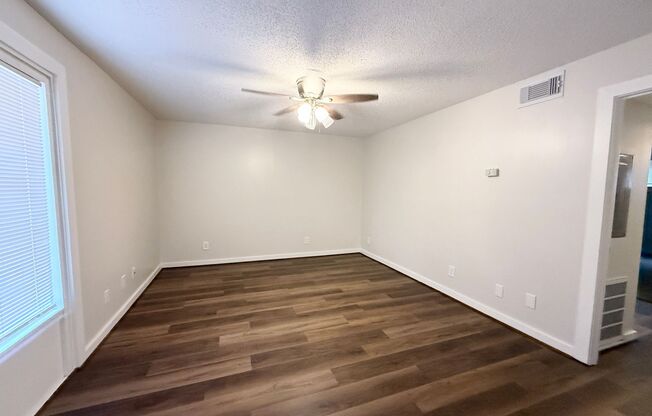 2 beds, 1 bath, $950, Unit SC555