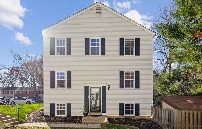 Updated 3-Level End-Unit Townhome in Newington Station