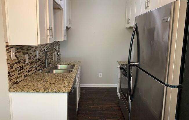 2 beds, 1 bath, 800 sqft, $850, Unit D