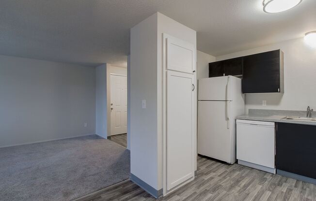 2 beds, 1 bath, $1,575, Unit 14627 - 18