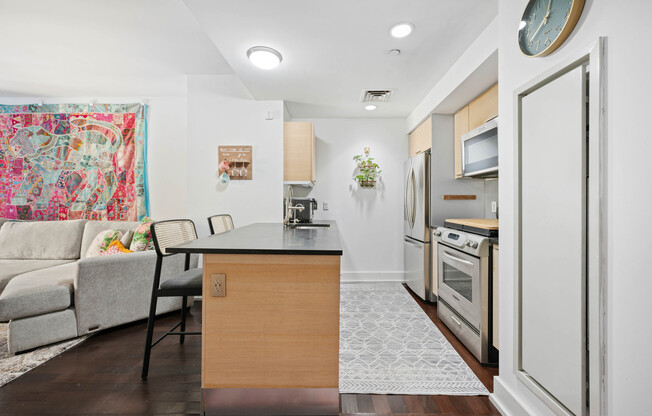 1 bed, 1 bath, 690 sqft, $4,400, Unit 6F