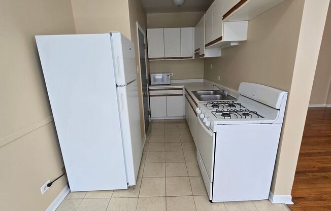 Studio, 1 bath, 550 sqft, $1,175, Unit 7722-3B