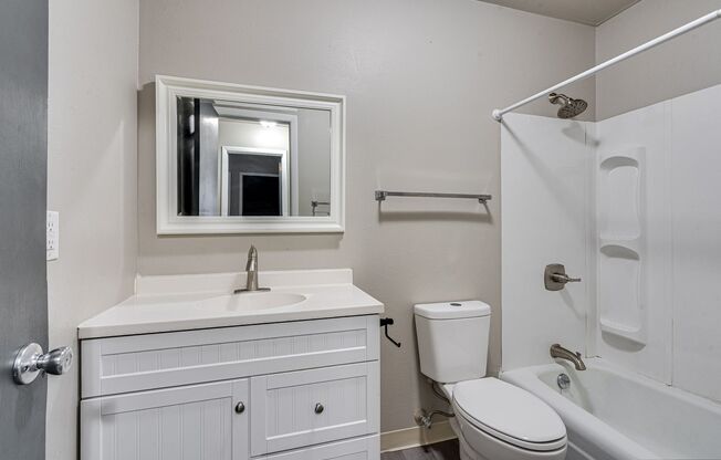 2 beds, 1 bath, 850 sqft, $899, Unit 219-213