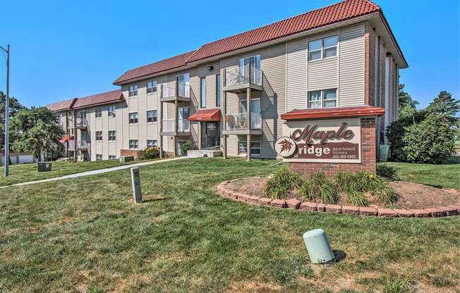 Omaha, NE Maple Ridge Apartments. Exterior