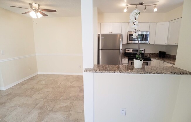 Beautiful  Remodeled First Floor 2/2 Condo x Rent in front of Full Sail.