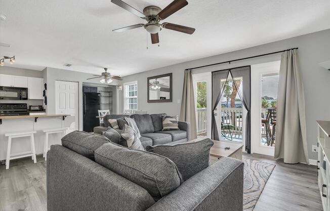 2 beds, 1 bath, $2,100