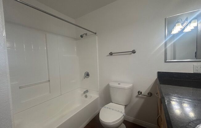 2 beds, 1 bath, 920 sqft, $2,670, Unit K5