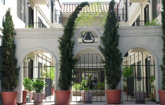 AVAILABLE NOW - Beautiful Condo in the Heart of Vibrant San Diego!