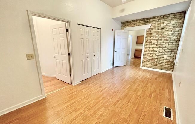 2 beds, 1 bath, $1,395, Unit 1728-01