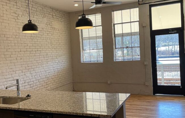 1 bed, 1 bath, 611 sqft, $925, Unit 214