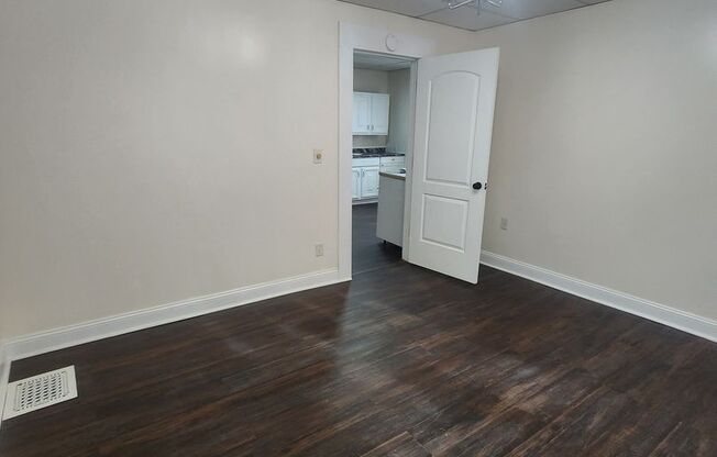 2 beds, 1 bath, $1,099