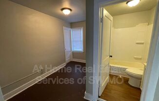 217 W GRAND