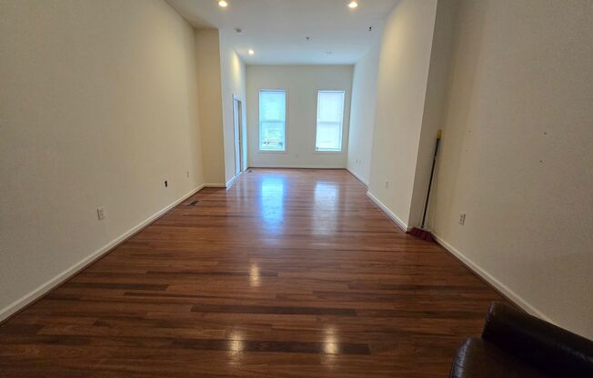 Spacious 3BR/2BTH w/ HW Floors, A/C, W/D, Yard
