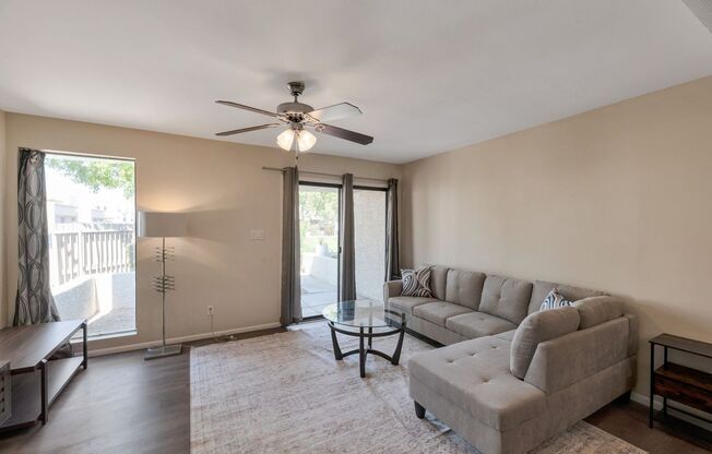 Charming 2-bedroom, 2.5-bathroom condo with a garage in Scottsdale, AZ