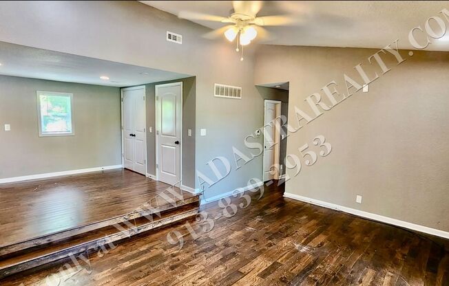 Nice Updated 3 Bed, 1 Bath in KCK-Available NOW!!