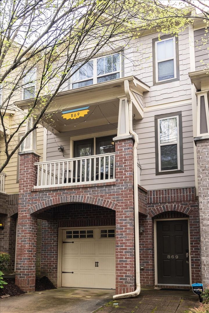 Beautifully Updated 3bd/2.5ba Townhome in the Heart of Grant Park Right on the BeltLine!