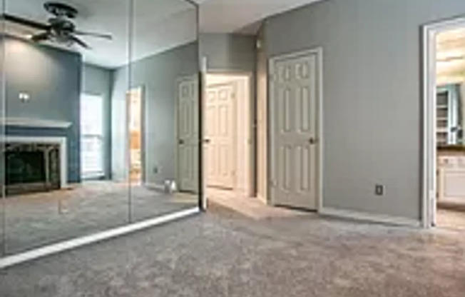 Beautiful 3 Level Condo in North Oak Lawn!