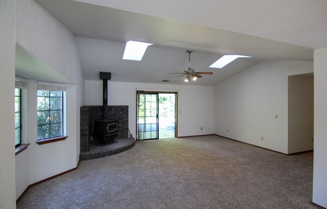 3 Bedroom Home for Rent in Redding CA | Office, RV Parking, Fenced Yard & 2-Car Garage